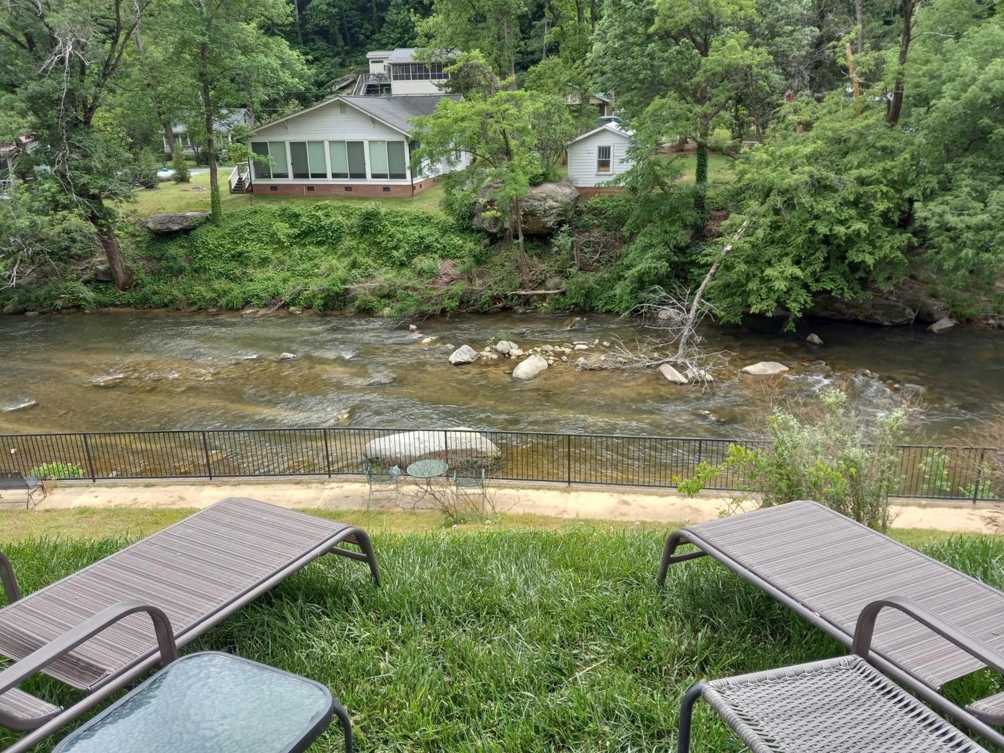 Carter Lodge - On The River Chimney Rock Exterior photo